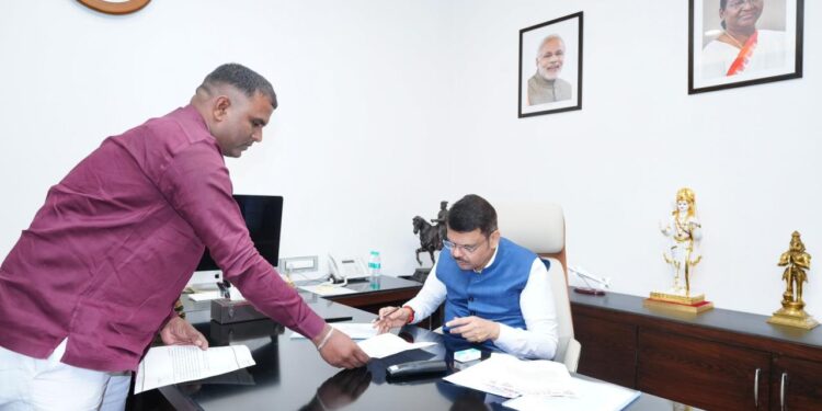 मोहिते पाटलांच्या सहकारी संस्थांच्या चौकशीचे आदेश? ; मुख्यमंत्री फडणवीस ॲक्शन मोडवर