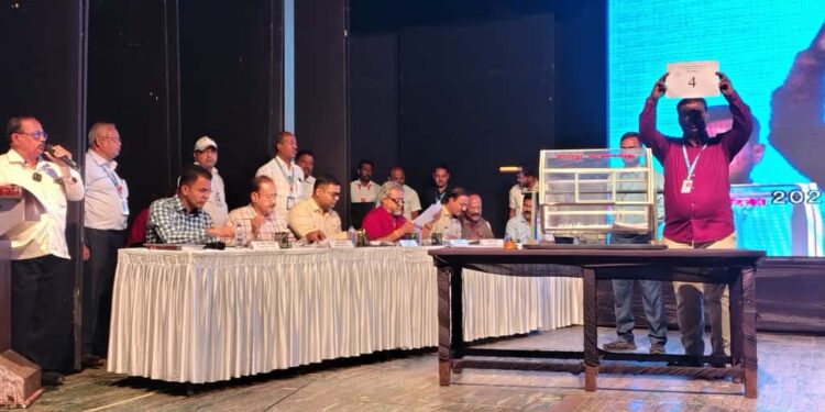 सोलापूर महापालिका निवडणूक आरक्षण जाहीर ; राजेश काळे, मनोज शेजवाळ, प्रवीण निकाळजे यांची अडचण