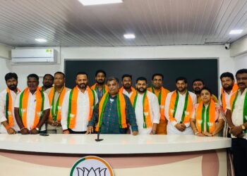 काय हे प्रथमेश ! अण्णांचा एकही विश्वासू कार्यकर्ता दिसत नाही ; ज्येष्ठ निष्ठावंतांमध्ये तीव्र नाराजी