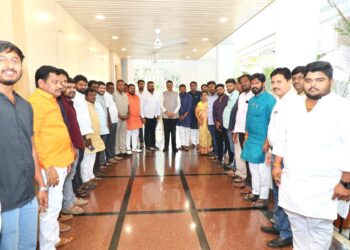 भाजप प्रवेशानंतर कोठेंनी प्रथमच घेतला फडणवीसांचा आशीर्वाद