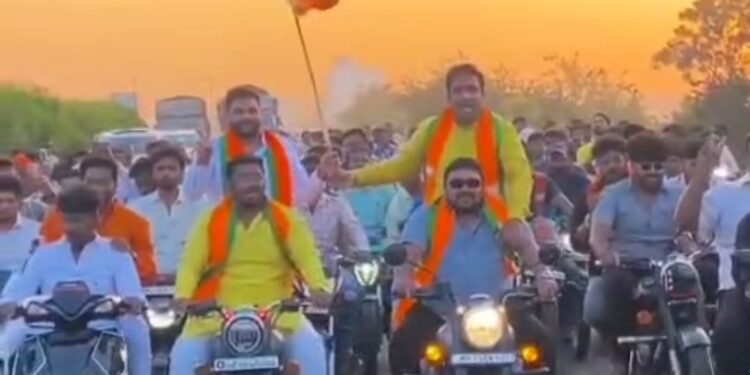 सोलापुरात प्रथमेश कोठेंमुळे भाजप स्ट्राँग ; देवेंद्रदादांचे वजन वाढले !