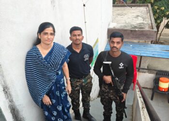 उज्वला थिटे पहाटेच अनगर मध्ये दाखल ; फोटो, व्हिडिओ आले समोर