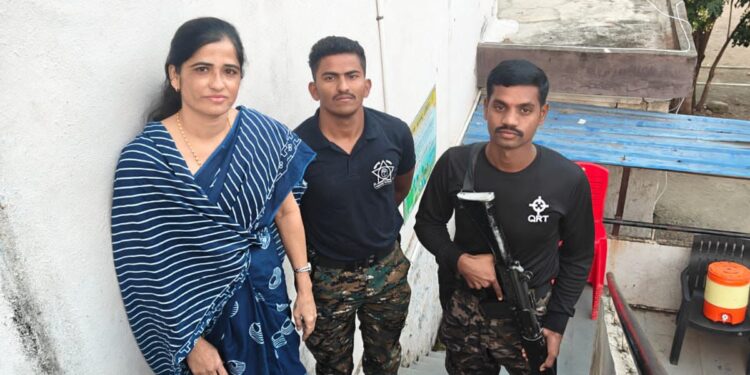 उज्वला थिटे पहाटेच अनगर मध्ये दाखल ; फोटो, व्हिडिओ आले समोर