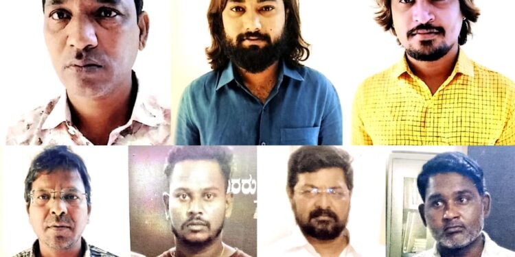 सोलापुरातल्या धाकट्या राजवाड्यातील दोन टोळ्या तडीपार ; पोलिसांचा दणका