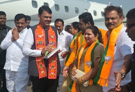 सोलापुरात काँग्रेसला मोठा धक्का ; गोल्डन नगरसेविका भाजपमध्ये दाखल