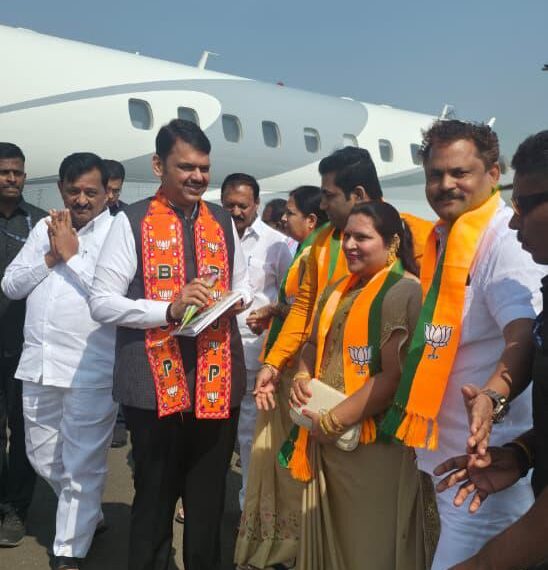 सोलापुरात काँग्रेसला मोठा धक्का ; गोल्डन नगरसेविका भाजपमध्ये दाखल