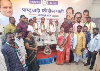 सोलापुरात अजितदादांच्या राष्ट्रवादीकडून इच्छुकांचे रेड कार्पेटने स्वागत  ; पहिल्या दिवशी 122 इच्छुकांचे अर्ज, या नेत्यांचा समावेश
