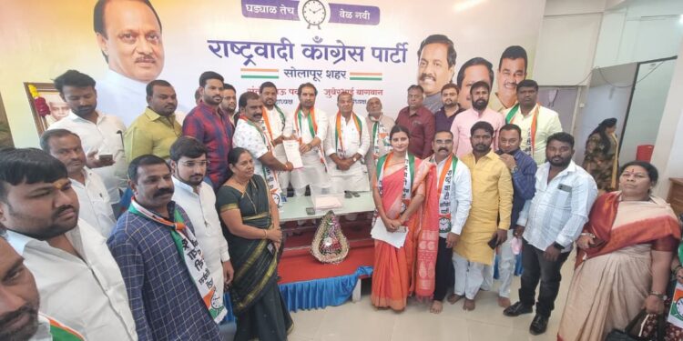 सोलापुरात अजितदादांच्या राष्ट्रवादीकडून इच्छुकांचे रेड कार्पेटने स्वागत  ; पहिल्या दिवशी 122 इच्छुकांचे अर्ज, या नेत्यांचा समावेश