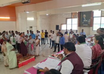 काँग्रेसचा फिरदोस पटेल यांना प्रश्न ; तुमच्या घरात दोन…, एमआयएमचे…..; दोन दिवसात काँग्रेसच्या 275 इच्छुकांच्या उत्स्फूर्त मुलाखती