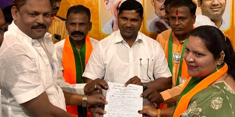 श्रीदेवी फुलारे यांनी मागितली या प्रवर्गातून भाजपकडे उमेदवारी