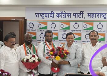 ब्रेकिंग : शरद पवार समर्थक मनोहर सपाटे सुनील तटकरेंच्या भेटीला ; फोटो व्हायरल