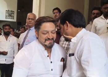 सोलापुरात कसं, शाब्दी म्हणतील तसं  ; एम आय एम कार्यकर्ते शाब्दिंच्या पाठीशी खंबीर !