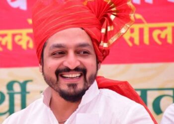 फारूक शाब्दिच सगळीकडे ; मुस्लिम समाजात क्रेझ कायम, तीन तीन पक्षांच्या बॅनरवर फोटो