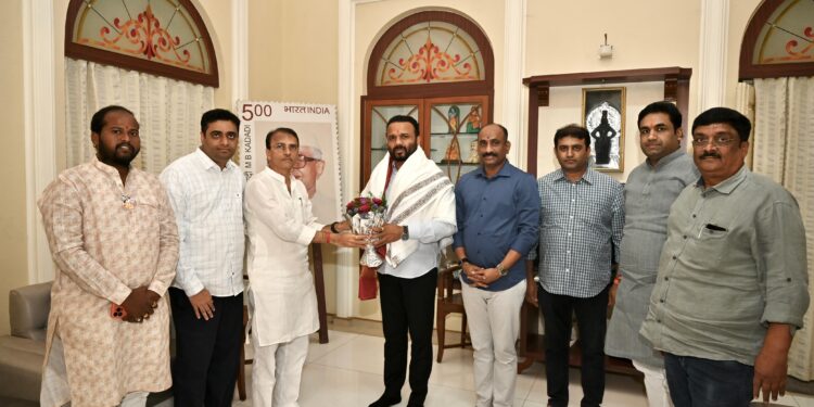 ब्रेकिंग ! पालकमंत्री जयकुमार गोरे – धर्मराज काडादी भेट ; कल्याणशेट्टी, कोठे सोबत