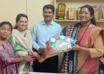 खासदार ज्योती वाघमारे यांची ‘ सिंहासन’ला भेट ; कौटुंबिक सोहळ्याने ताई भारावल्या!