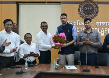 सोलापूरचा माणूस नागपुरात बसलाय, काळजी करू नका ; ‘ स्ट्रिक्ट’ कुमार आशीर्वाद यांना सोलापूरकरांचा हॅपी निरोप