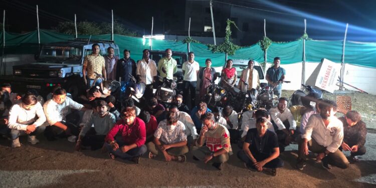 सोलापुरात सुखसागर डान्स बार वर छापा ; 15 महिला व ग्राहक ताब्यात, 28 लाखाचा मुद्देमाल जप्त